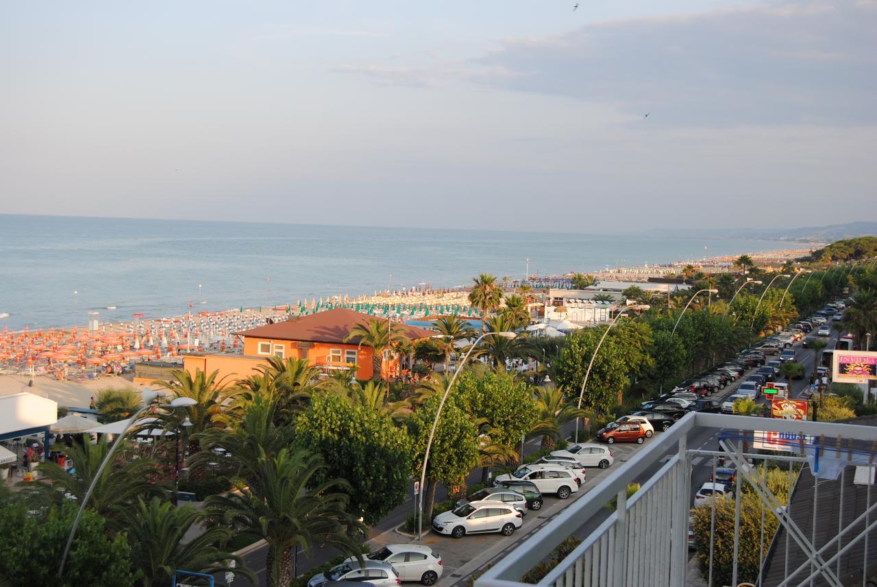 Hotel Boston Alba Adriatica Exterior foto